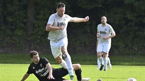 Nach dem ersten Saisonsieg: TuS 59 Hamm und 1. FC Pelkum .